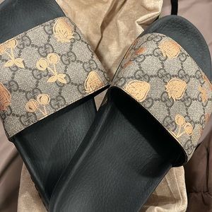 Women gucci slides size 39